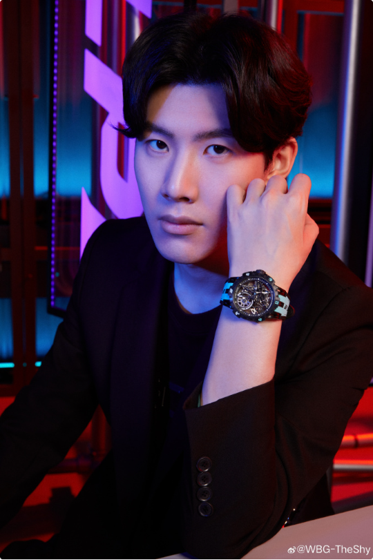 但胡金秋依 但胡金秋依