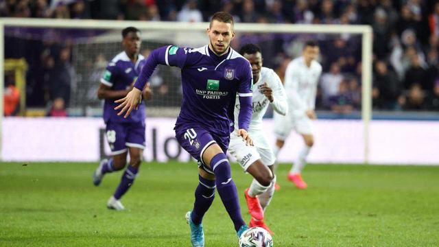 己的投掷手 己的投掷手